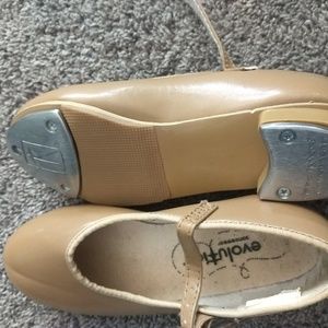 Beige tap shoes brand new size one .pd 40$ asking
